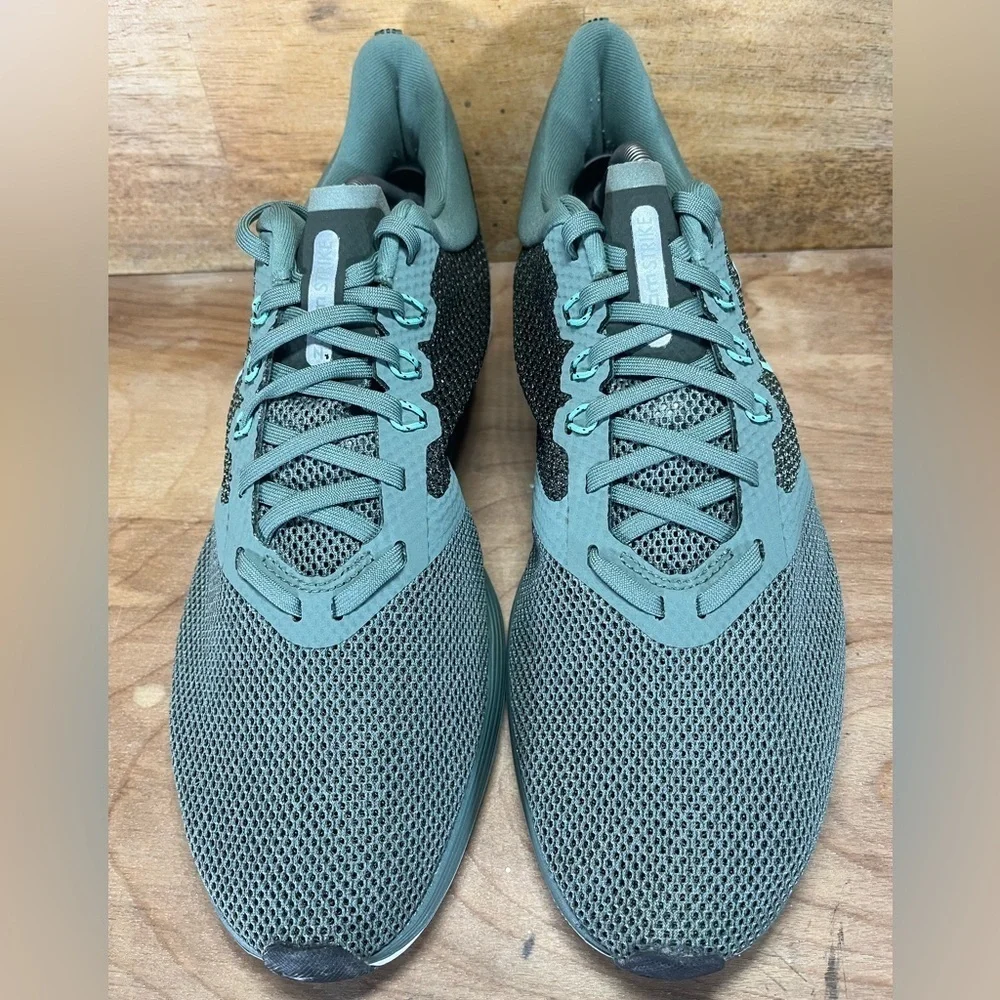 Nike Air Zoom Strike Mens Size 11 Running Shoes Sneakers Green AJ0189-301